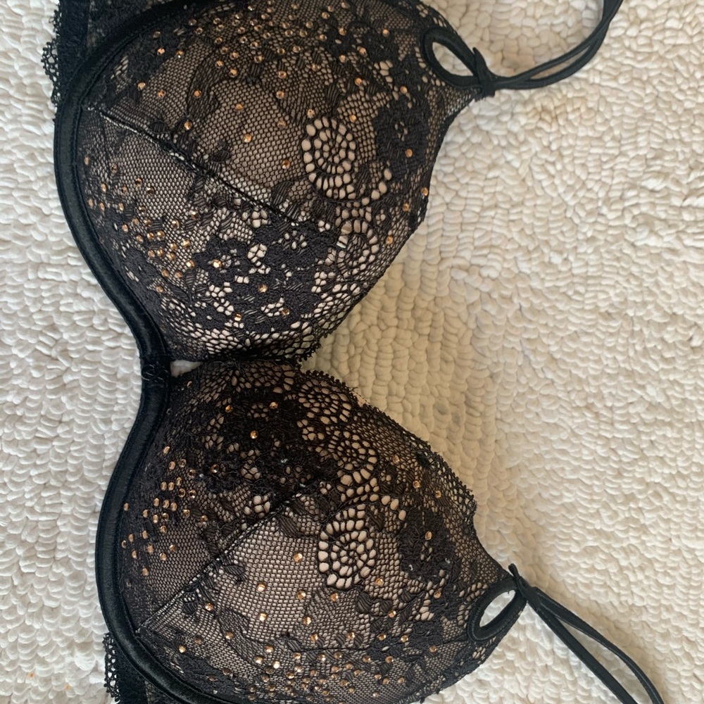 $11-  Never Worn- VS Bra 34C
